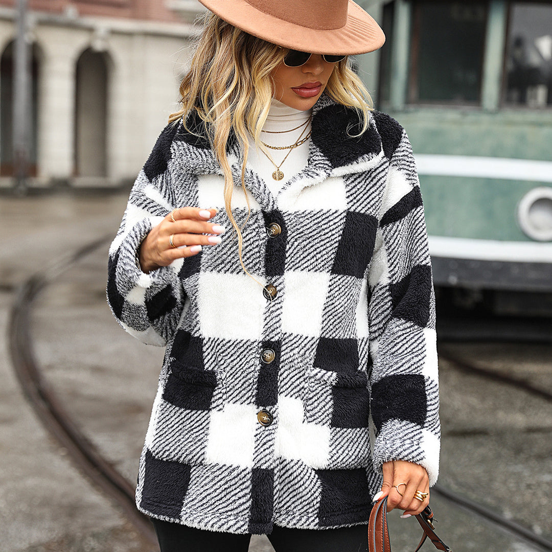 Lune London ladies plush jacket with a trendy check pattern and practical pockets