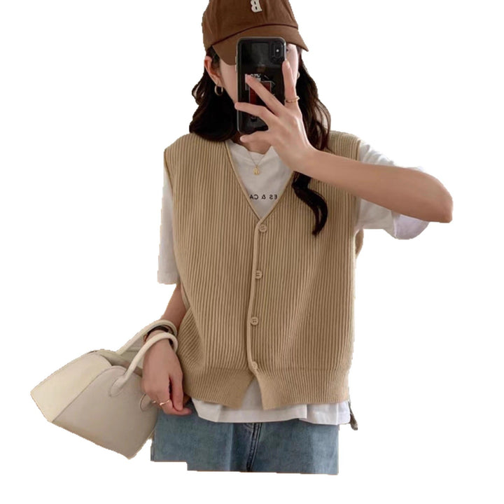 Knit vest for women with button placket and fine ribbed structure Lune London