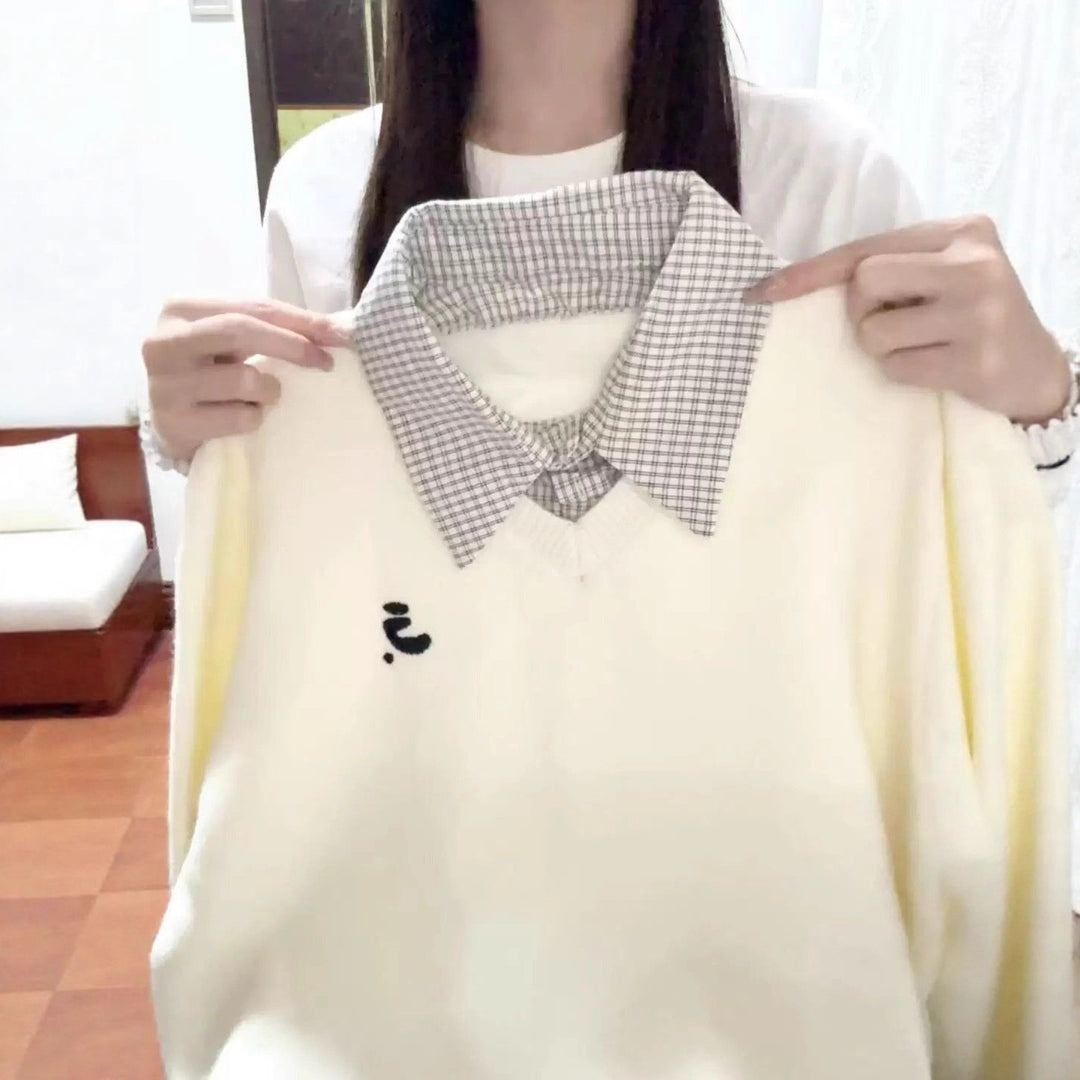 Pull féminin confortable avec col amovible et détails à carreaux Chic & Stil