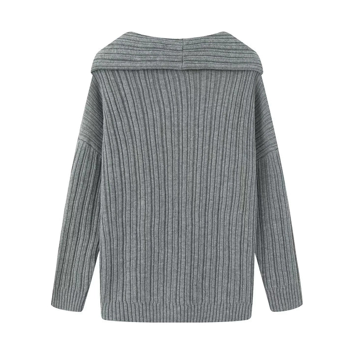 Casual knit pullover for women with a wide turtleneck and a ribbed structure Lune London