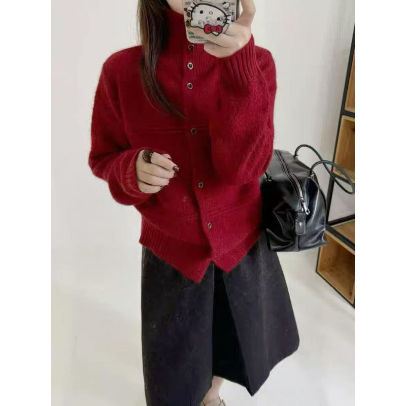 Cardigan pour femmes avec col haut et détails en bouton Chic & Stil