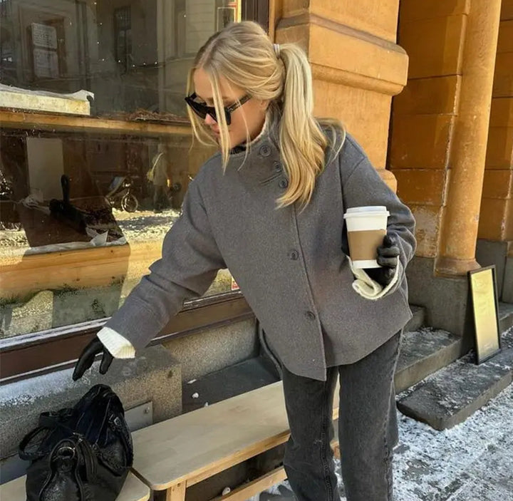 Trendy short jacket for women with high collar and button closure Lune London