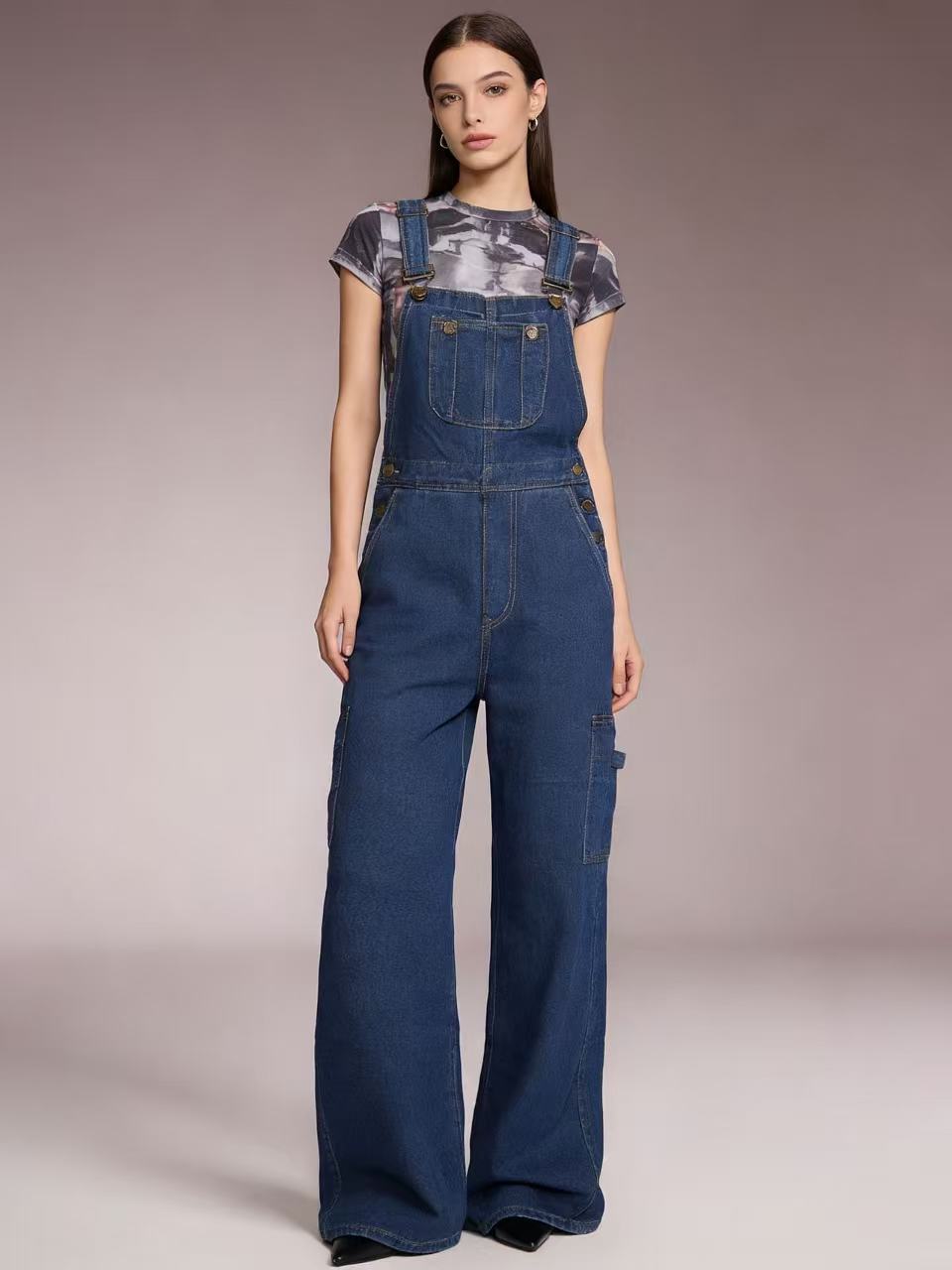 Women's overalls in a casual oversized cut with functional side pockets Lune London