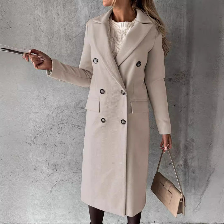 Elegant and timeless coat for ladies with double row of buttons and striking pockets Lune London