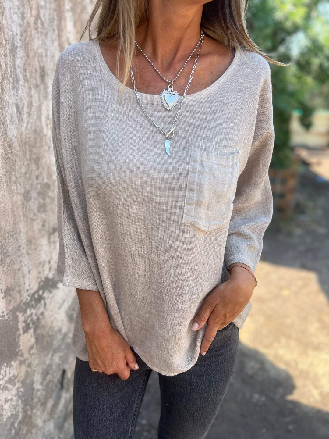 Light linen blouse for women with practical pockets and relaxed fit Lune London