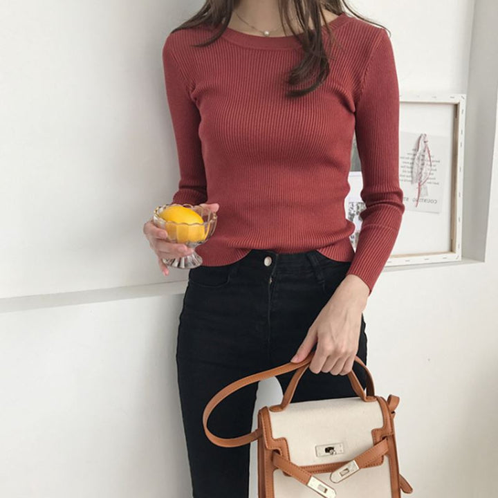Women elegantly cut long sleeve top made of ribbed knit Lune London