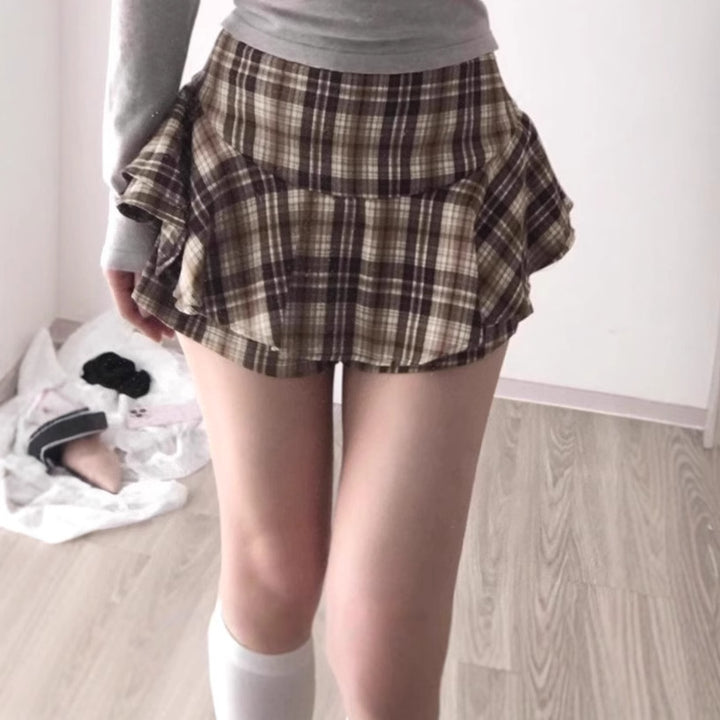Ladies playful checkered skirt with integrated shorts and high waist Lune London
