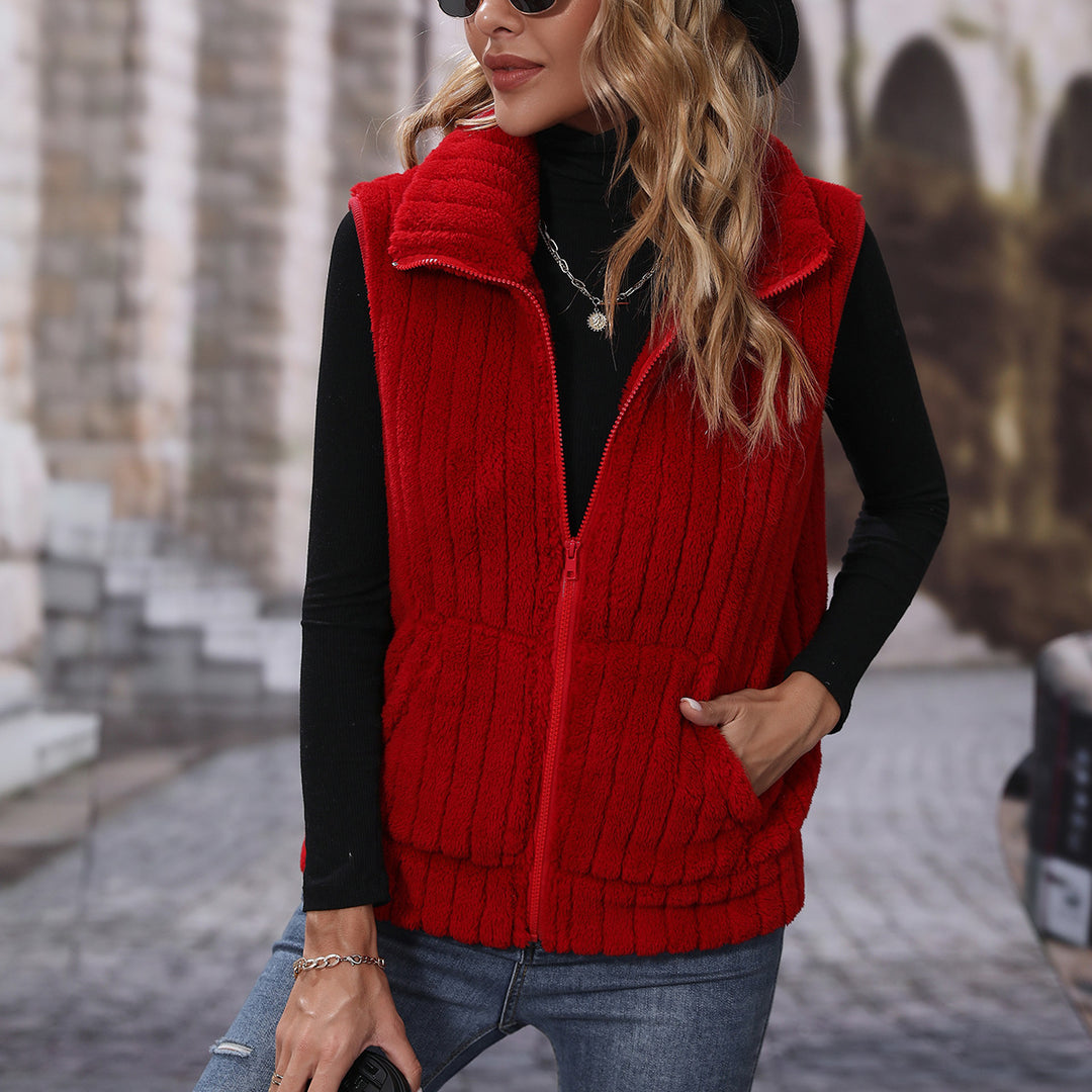 Fleece vest for women with textured material and practical pockets Lune London