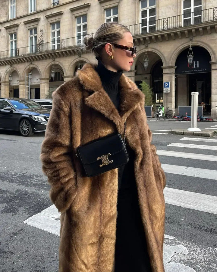 Women Luxurious Faux Fur Jacket with Elegant Lapels Lune London