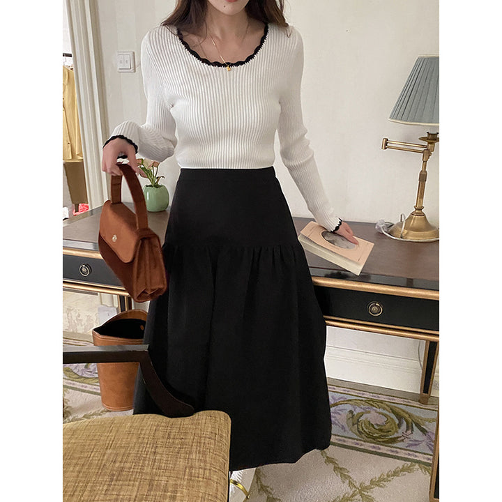 Women's elegant long-sleeved knitted top with decorative neckline Chic & Stil