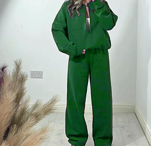 Women's sporty loungewear set with relaxed fit and comfortable materials Lune London