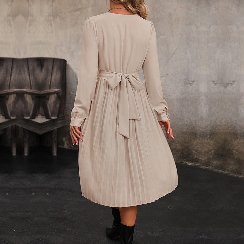 Robe midi plissée pour femmes avec taille élégante et manches longues Chic & Stil