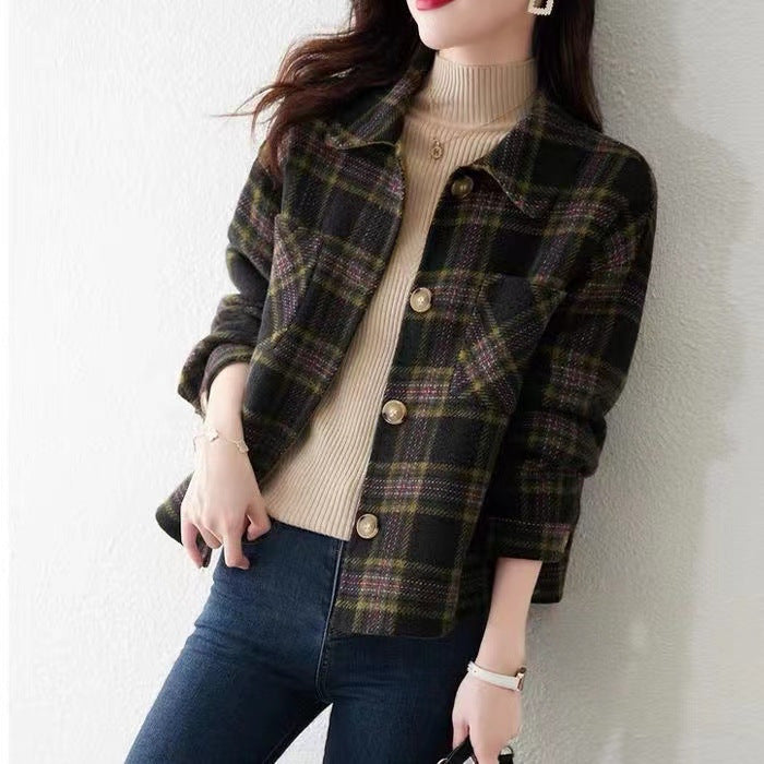 Ladies check coat with practical pockets and button closure Chic & Stil