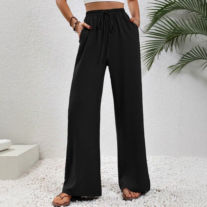Casual palazzo pants for women with elastic waistband and practical pockets Lune London