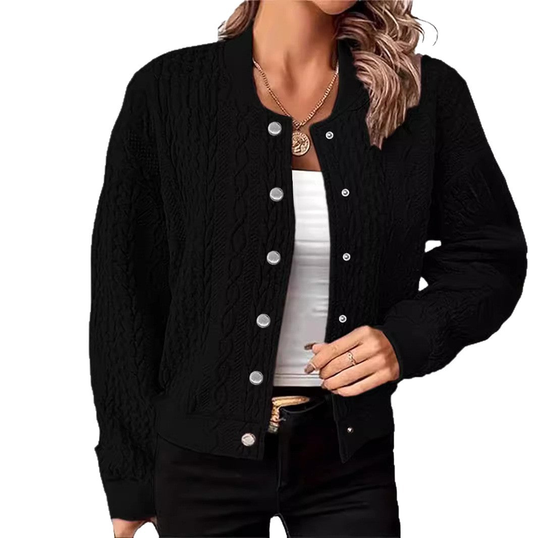 Cardigan pour femmes dans un motif de câble moderne avec fermeture à boutons-pression Chic & Stil