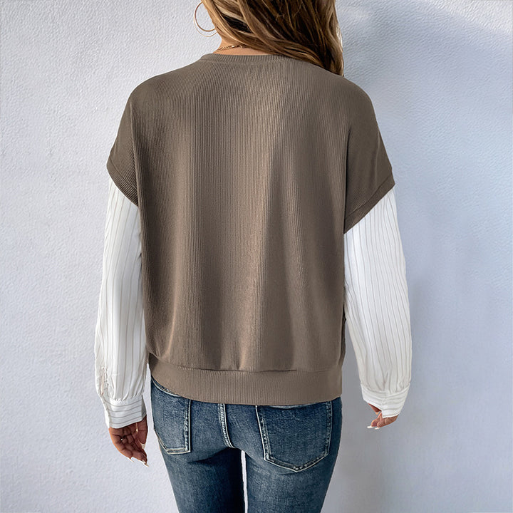T-shirt féminin à la mode avec un look superposé créatif et des manches roulées élégantes Chic & Stil
