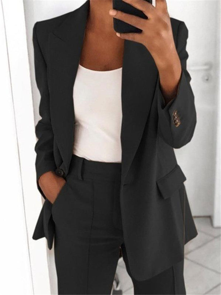 Ladies elegant blazer with fitted cut and practical pockets Lune London