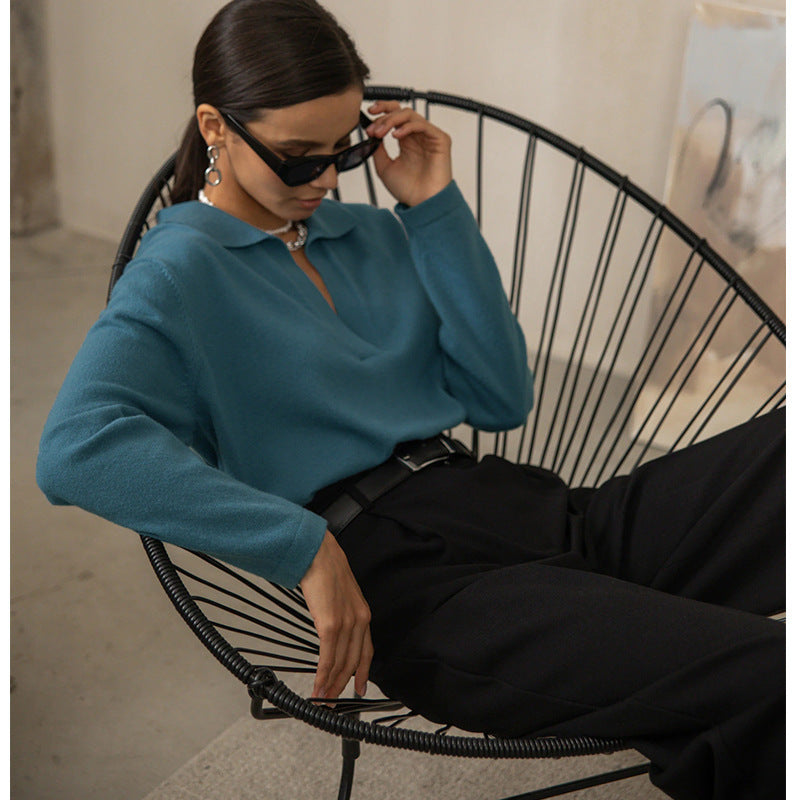 Casual sweater for women with V-neck and trendy details Lune London