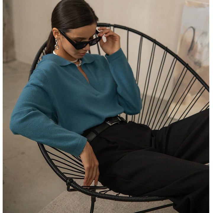 Casual sweater for women with V-neck and trendy details Lune London