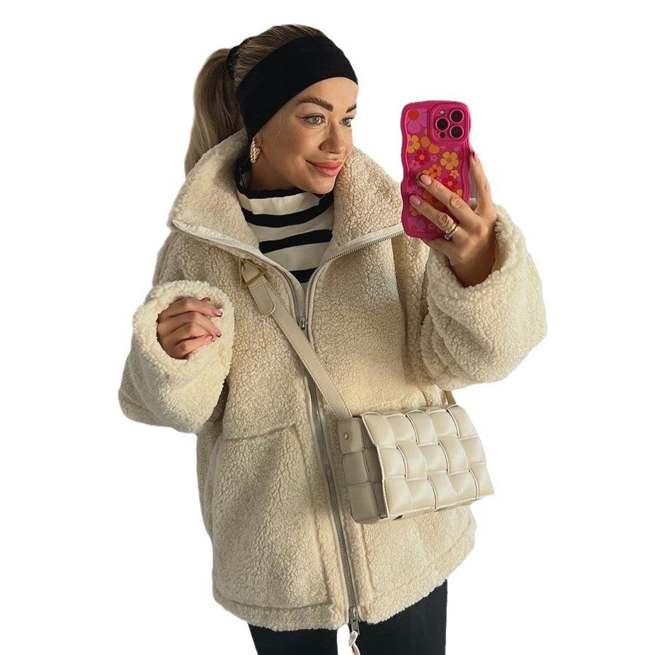 Comfortable fleece jacket for women with a high collar and practical pockets Lune London