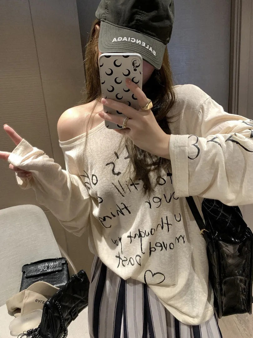 Women's casual oversized top with off-shoulder design and artistic lettering Chic & Stil