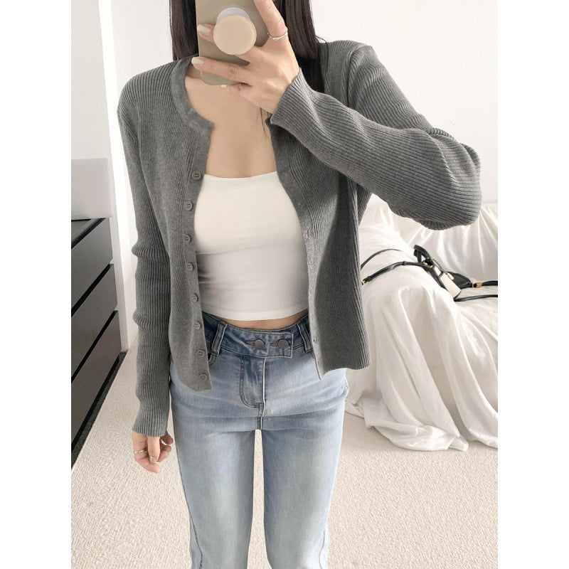 Cardigan en maille côtelée fine pour femmes avec manches longues et fermeture à boutons Chic & Stil