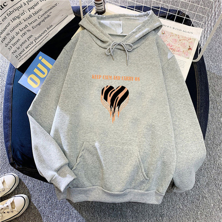 Women's hoodie with trendy heart design and comfortable fit Chic & Stil