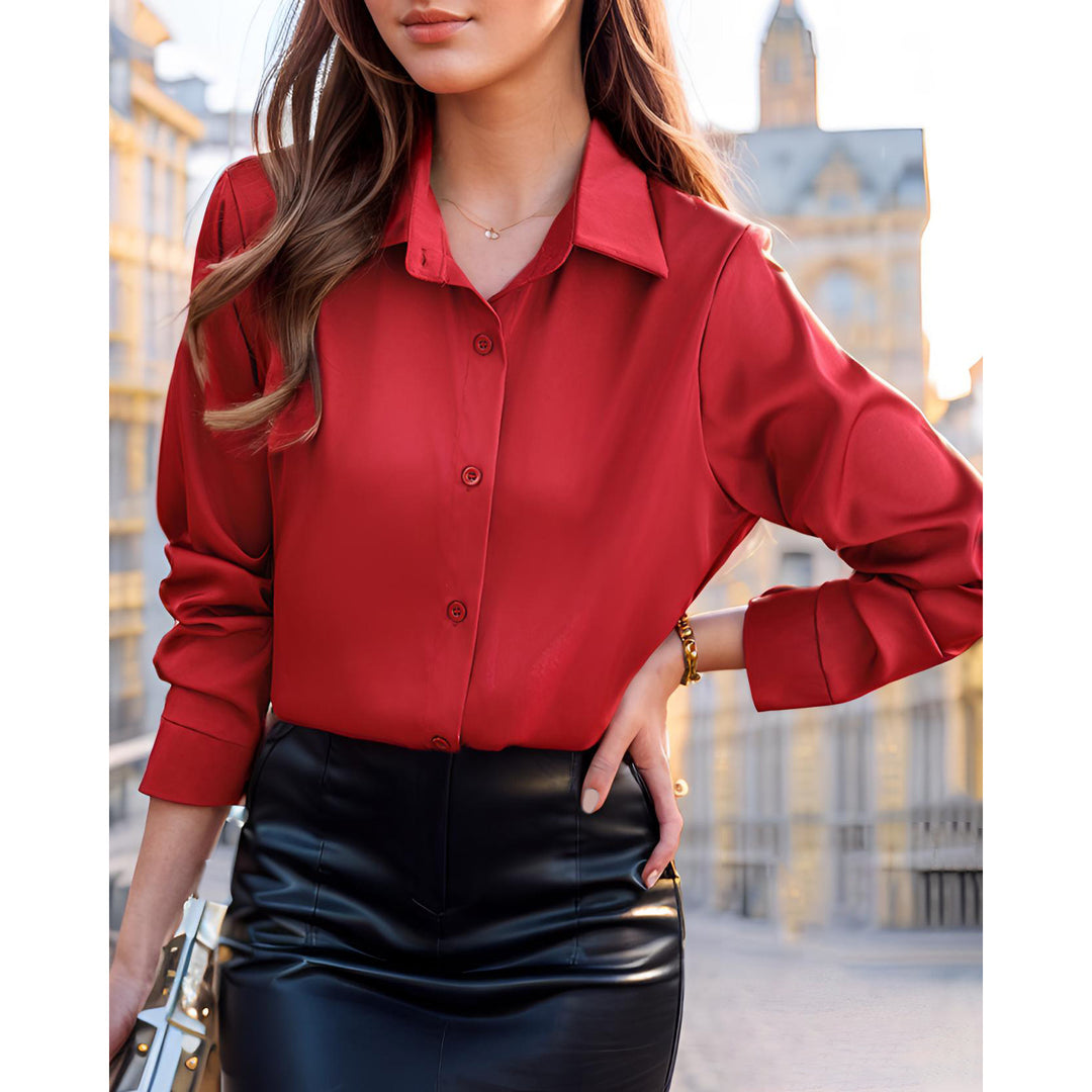 Ladies Elegant and lightweight blouse with comfortable cut and light shine Lune London