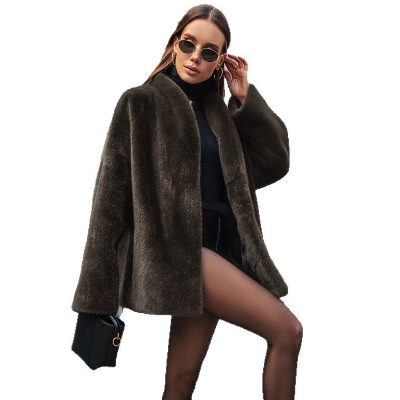 Women's comfortable oversized knit pullover with an elegant cut Lune London