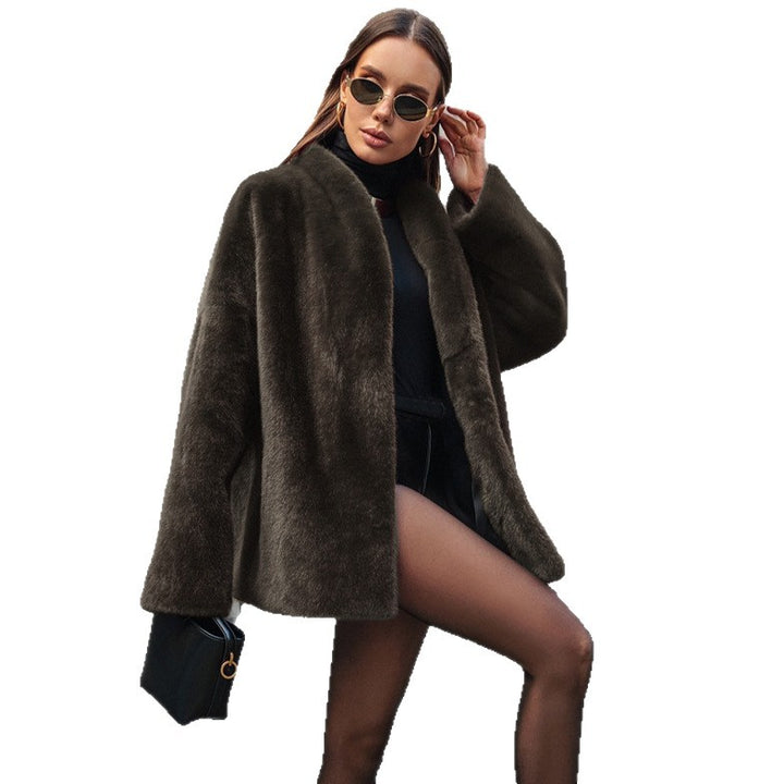 Women's comfortable oversized knit pullover with an elegant cut Lune London