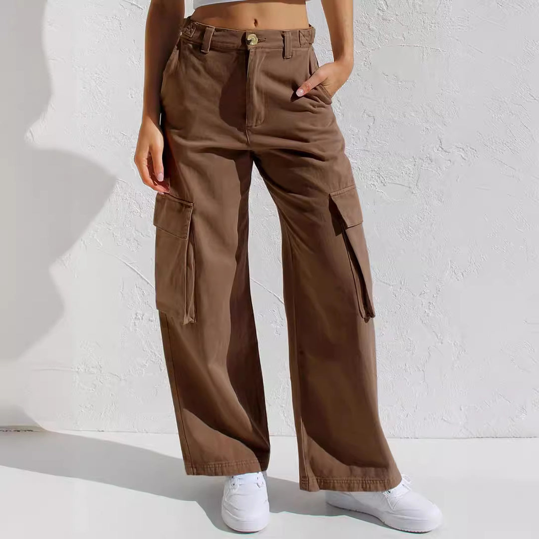 Women's cargo pants with practical side pockets and a casual cut Lune London