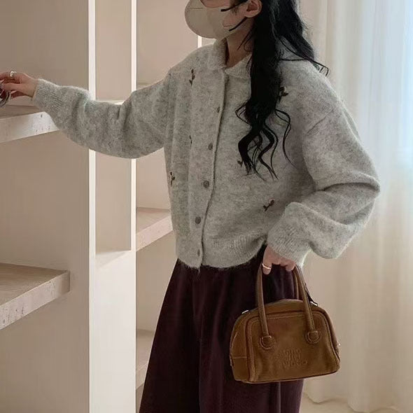 Comfortable knitted jacket for women with floral design and button closure Lune London