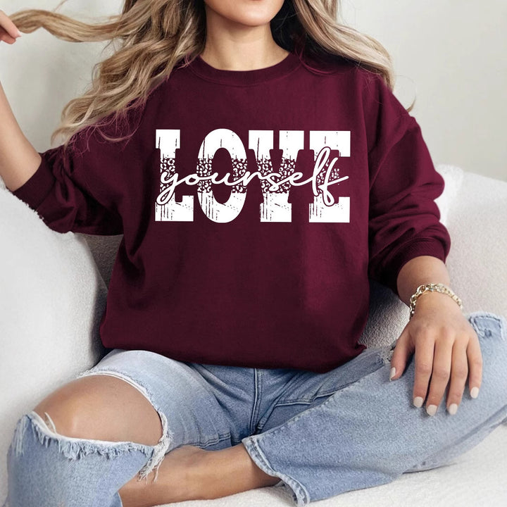Sweat-shirt pour femmes avec une lettrage LOVE créatif et une coupe décontractée Chic & Stil