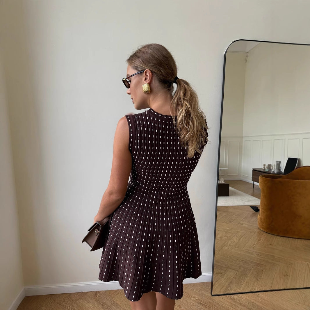 Knitted dress for ladies with an elegant ribbed pattern and a feminine silhouette Lune London