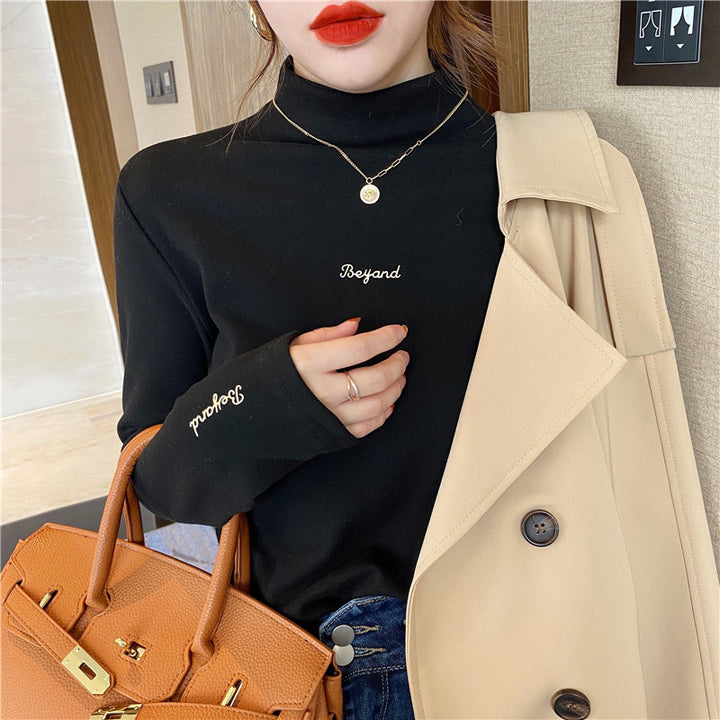 Women's turtleneck sweater with innovative lettering Chic & Stil
