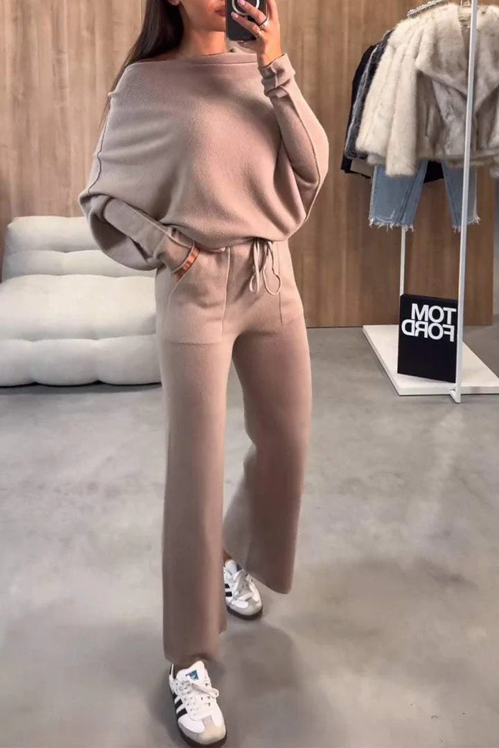 Casual set for women with loose fit and plunging neckline Lune London