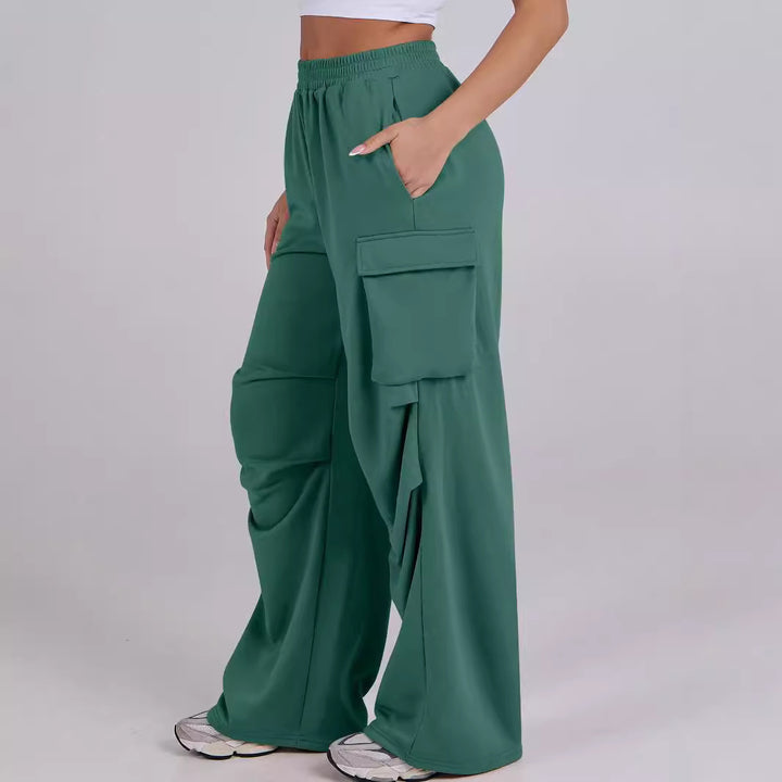 Women's cargo pants with a casual fit and practical side pockets Lune London