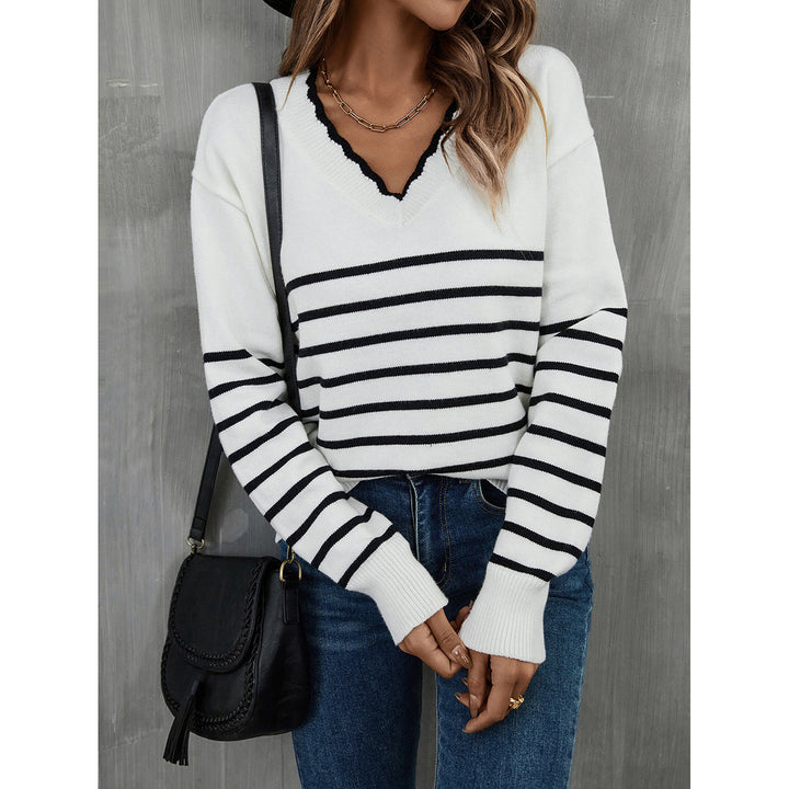 Pullover féminin à la mode à encolure en V avec motif rayé Chic & Stil