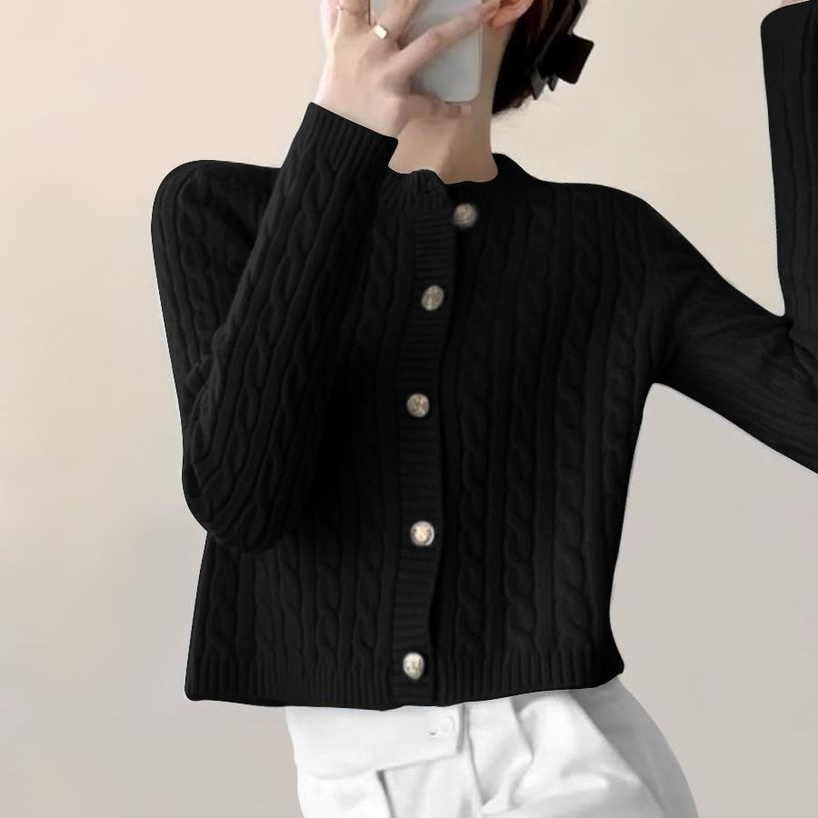 Cardigan en tricot épais pour femmes avec fermeture à boutons et magnifique motif en cable Chic & Stil
