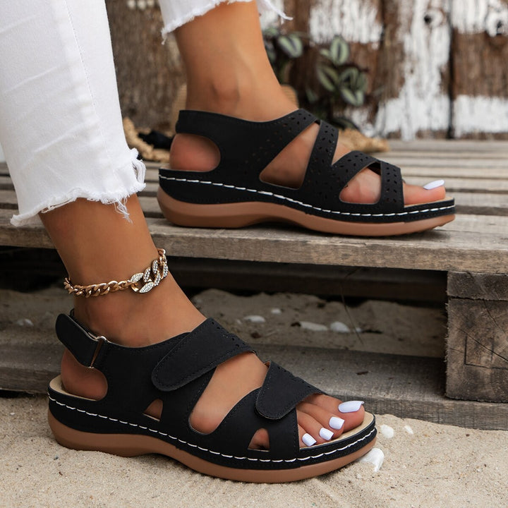Strappy sandals for women with adjustable closure and ergonomic sole Lune London
