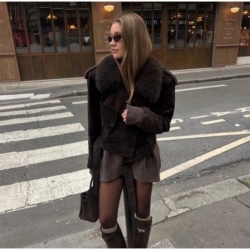 Veste de biker pour femmes en suède robuste avec col en fourrure amovible Chic & Stil