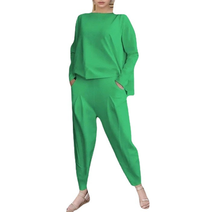 Sport leisure set for women with a soft material and a loose fit Lune London