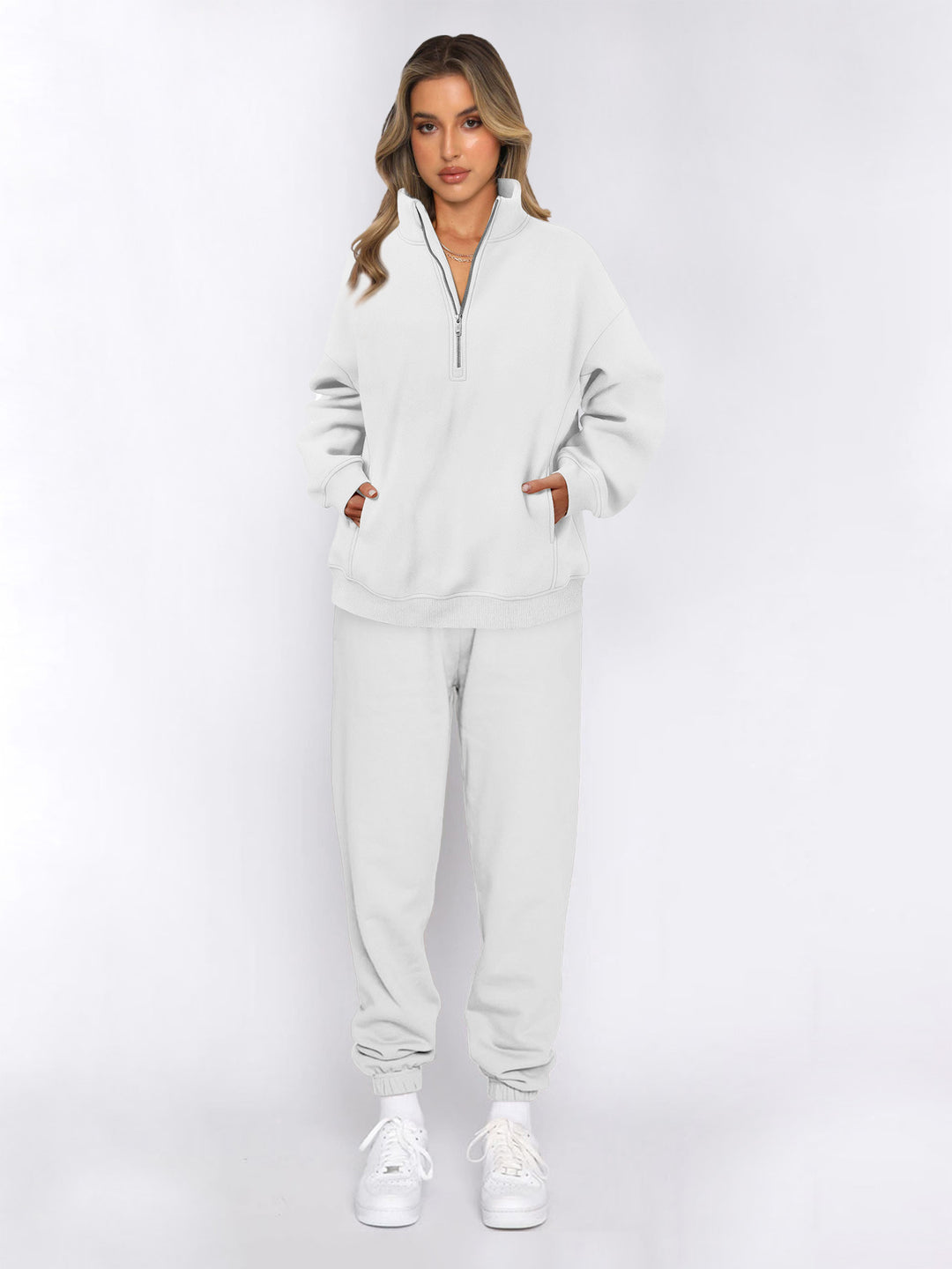 Lune London Women's Sports Leisure Set with High Collar and Practical Pockets