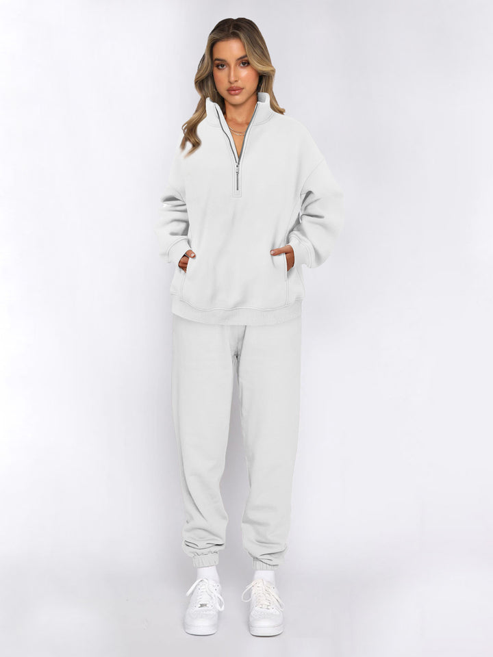 Lune London Women's Sports Leisure Set with High Collar and Practical Pockets