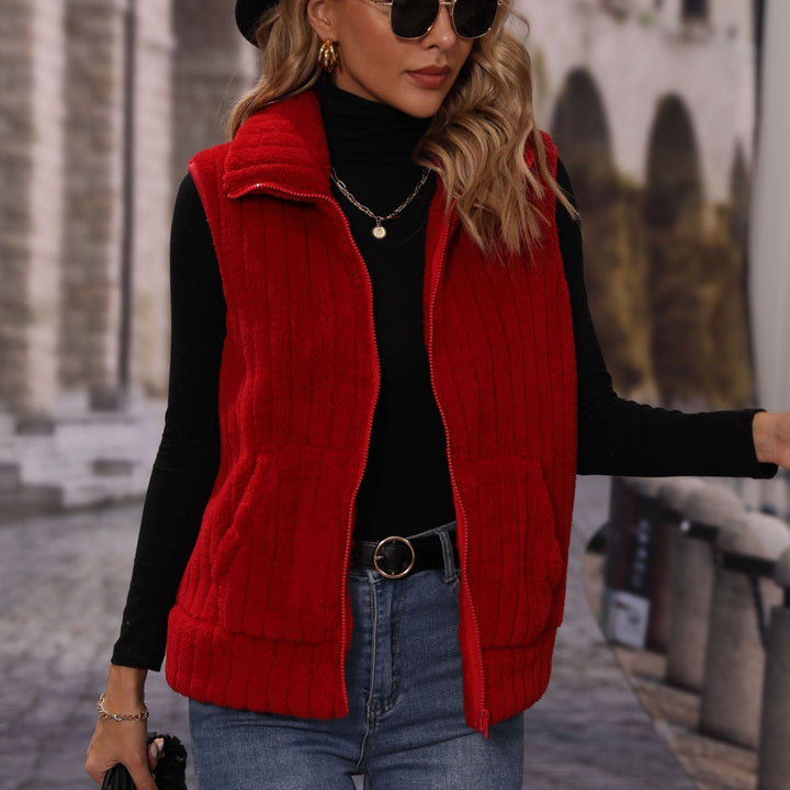 Fleece vest for women with textured material and practical pockets Lune London