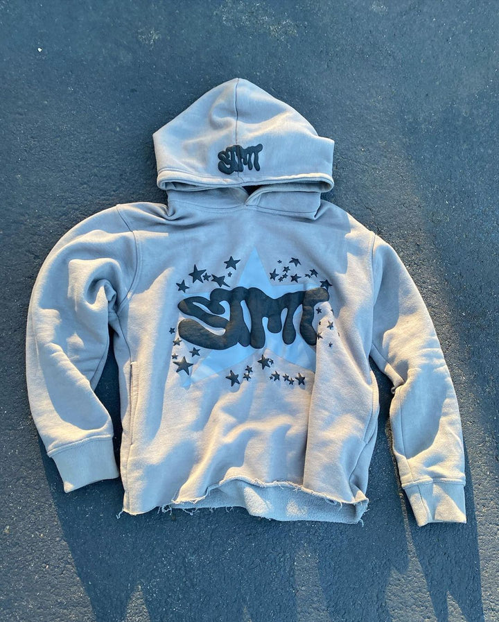 Women's hoodie with trendy graphic design Chic & Stil