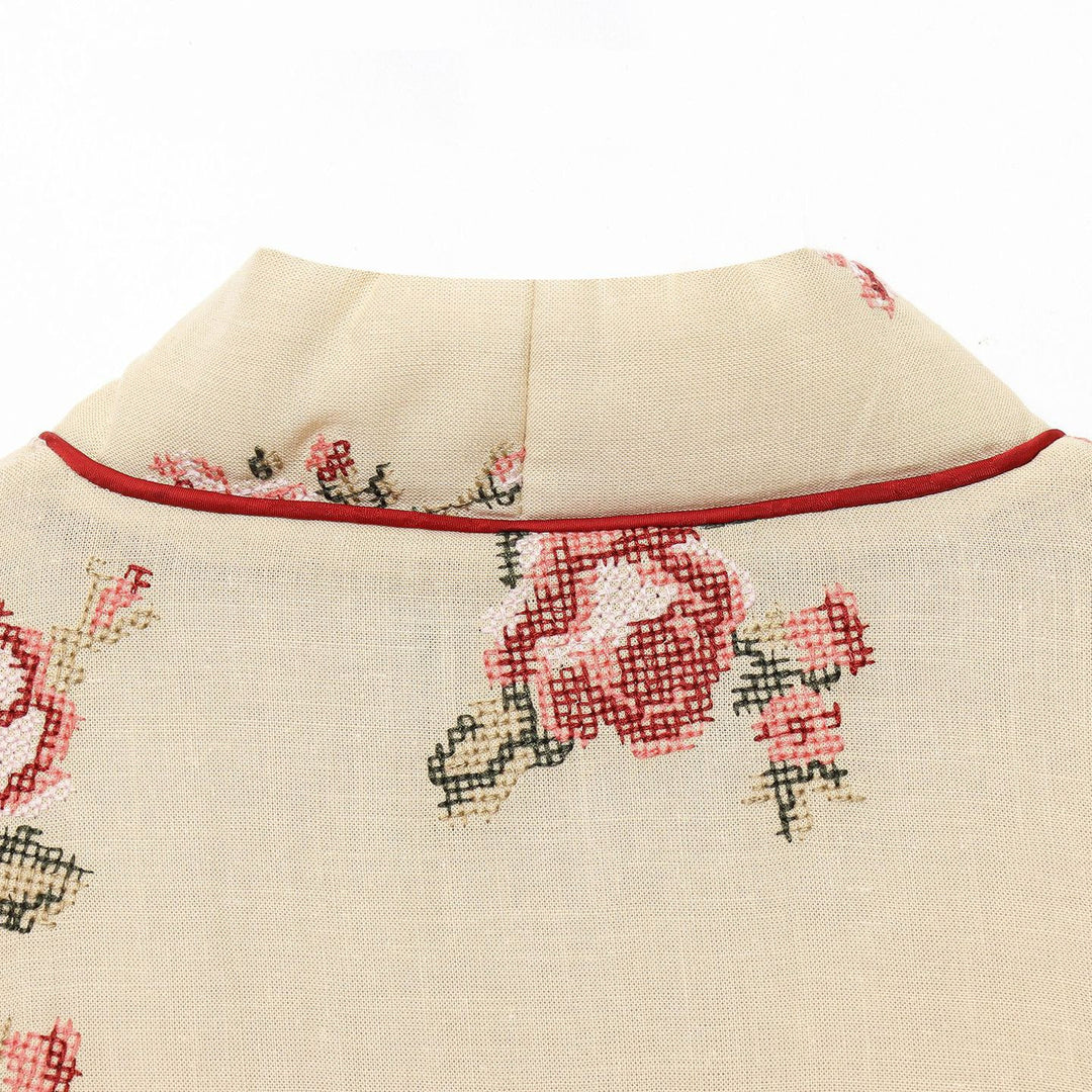Lady Kimono with floral embroidery and elegant belt at the waist Lune London