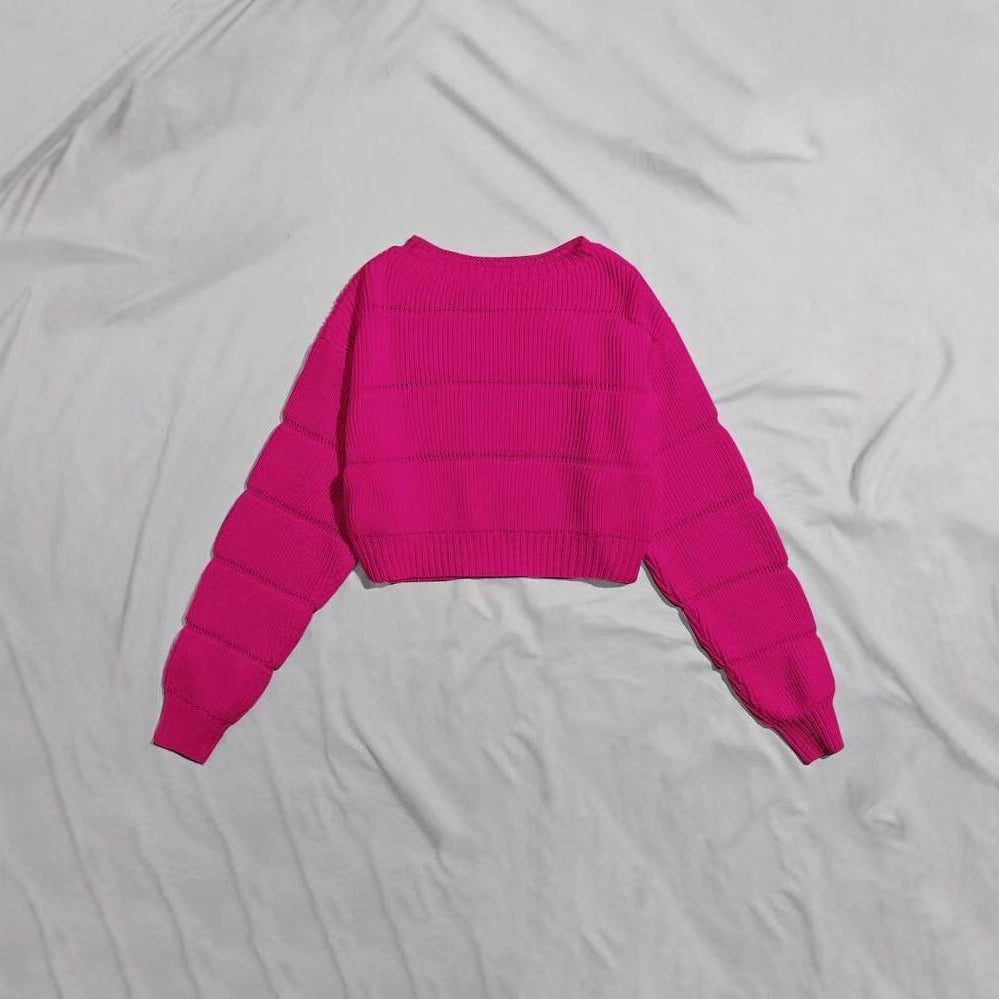 Ladies trendy knitted pullover with a ribbed texture and a short cut Lune London