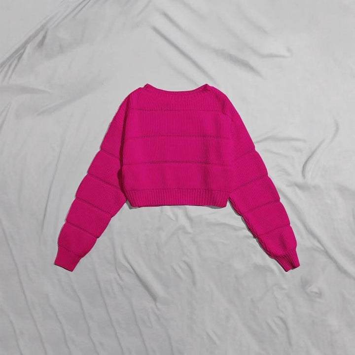 Ladies trendy knitted pullover with a ribbed texture and a short cut Lune London