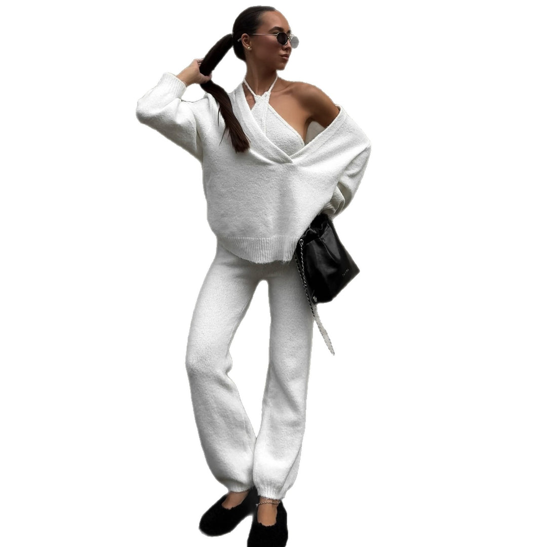 Comfortable knit set for women with a casual sweater and chic comfortable pants